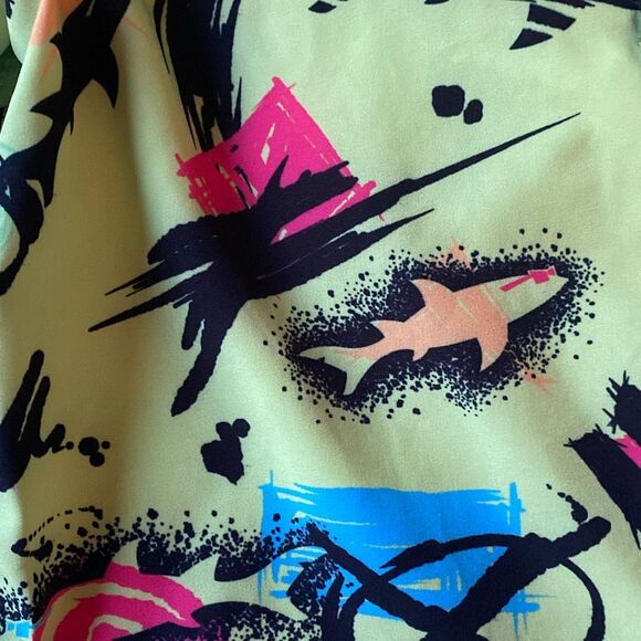 NWOT Maui & Sons Swim Trunks Youth 12 black shark board shorts - Picture 6 of 9